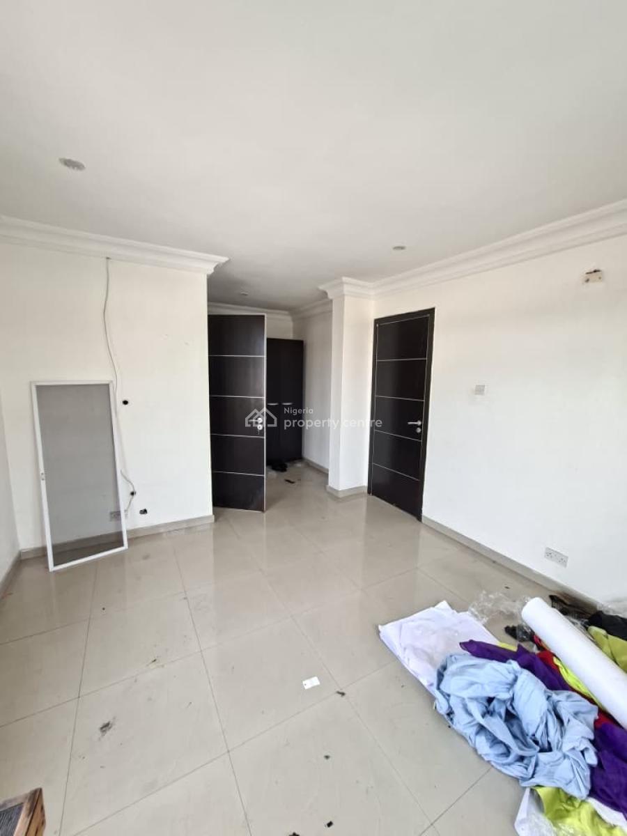 Spacious 2 Bedroom Pent Floor Apartment with Bq & Swimming Pool, Lekki Phase 1, Lekki, Lagos, Flat / Apartment for Rent