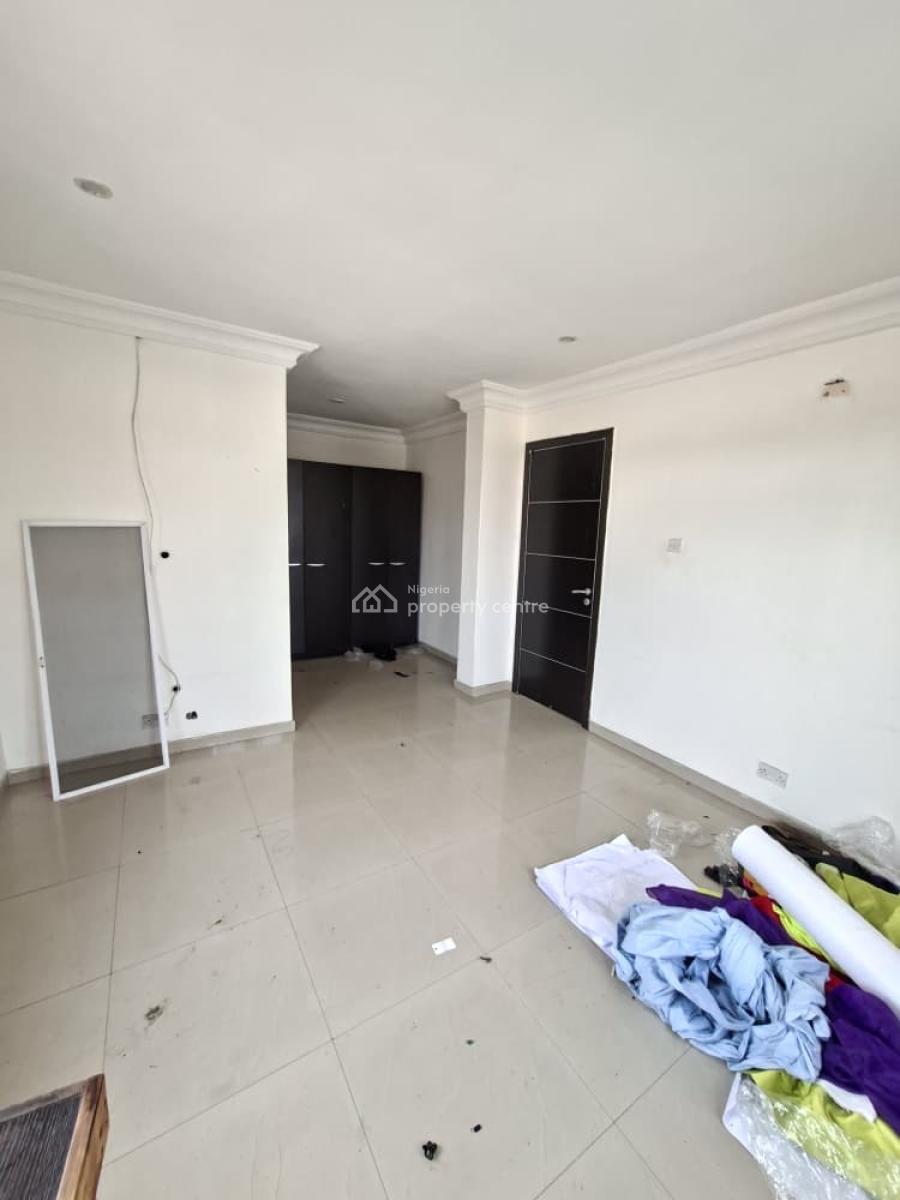 Spacious 2 Bedroom Pent Floor Apartment with Bq & Swimming Pool, Lekki Phase 1, Lekki, Lagos, Flat / Apartment for Rent