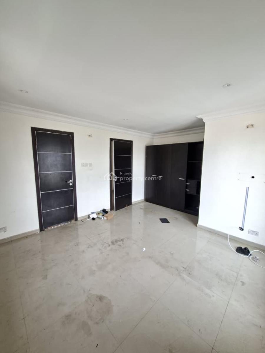 Spacious 2 Bedroom Pent Floor Apartment with Bq & Swimming Pool, Lekki Phase 1, Lekki, Lagos, Flat / Apartment for Rent