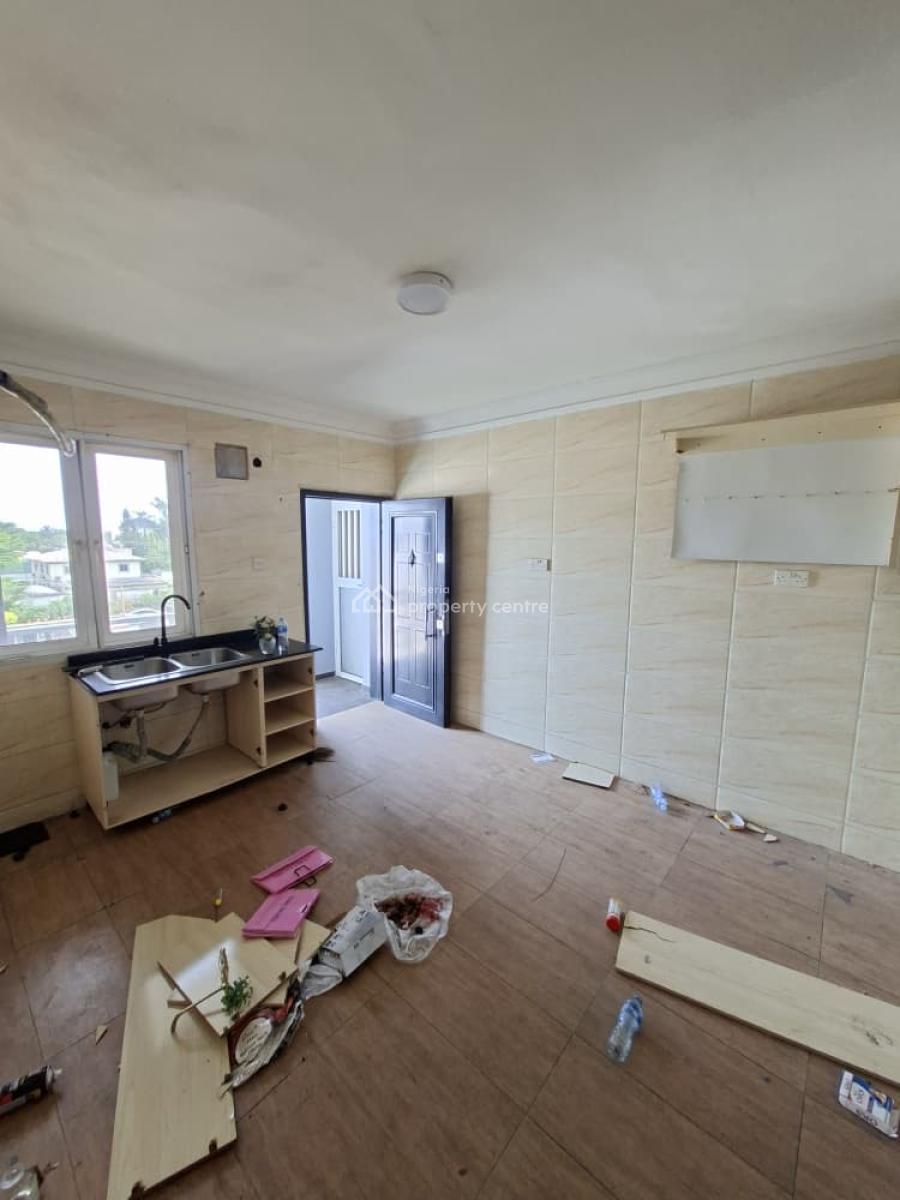 Spacious 2 Bedroom Pent Floor Apartment with Bq & Swimming Pool, Lekki Phase 1, Lekki, Lagos, Flat / Apartment for Rent