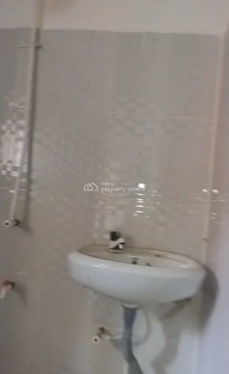 Lovely Spacious 2 Bedroom Flat, Off Alagbole Ajuwon Road, Ojodu Berger, Ojodu, Lagos, Flat / Apartment for Rent