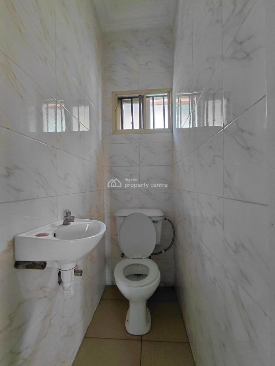 Neat 2 Bedroom Apartment, Lekki Phase 1, Lekki, Lagos, Flat / Apartment for Rent