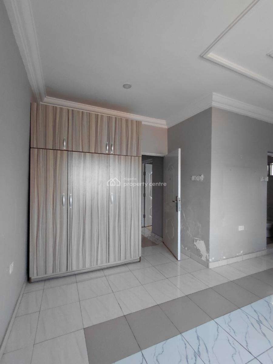 Neat 2 Bedroom Apartment, Lekki Phase 1, Lekki, Lagos, Flat / Apartment for Rent