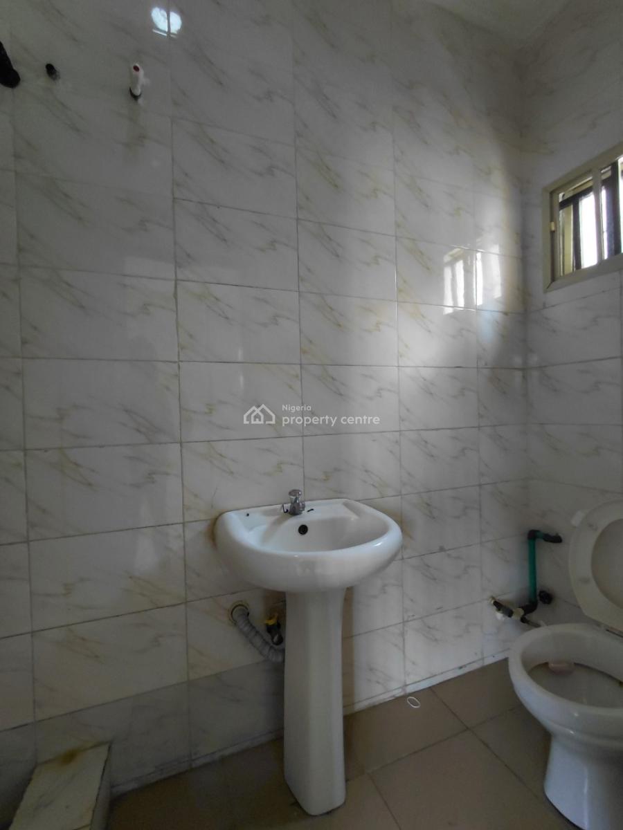 Neat 2 Bedroom Apartment, Lekki Phase 1, Lekki, Lagos, Flat / Apartment for Rent