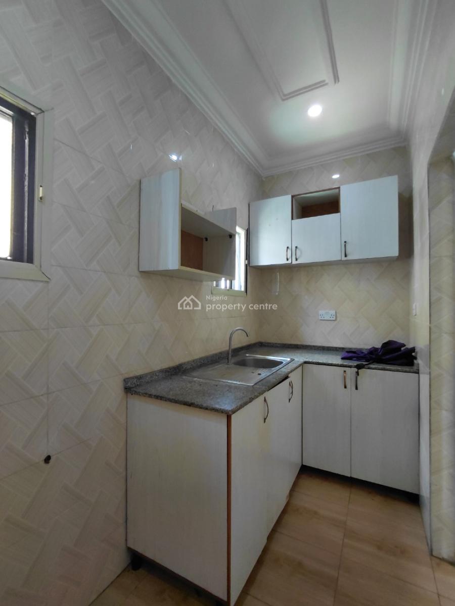 Neat 2 Bedroom Apartment, Lekki Phase 1, Lekki, Lagos, Flat / Apartment for Rent