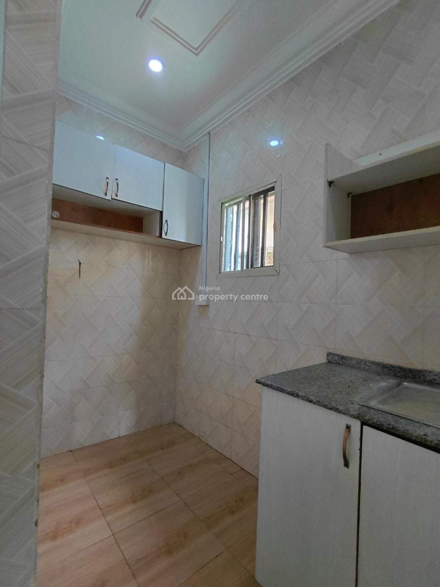 Neat 2 Bedroom Apartment, Lekki Phase 1, Lekki, Lagos, Flat / Apartment for Rent