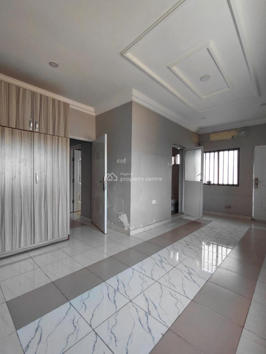 Neat 2 Bedroom Apartment, Lekki Phase 1, Lekki, Lagos, Flat / Apartment for Rent