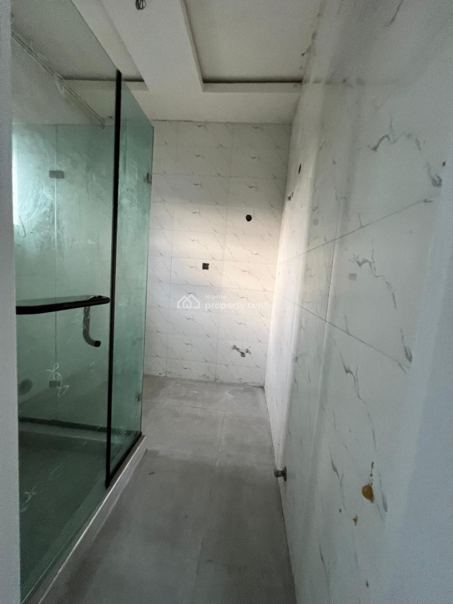 Beautifully Built 2 Bedroom Apartment with Bq, Lekki Phase 1, Lekki, Lagos, Flat / Apartment for Sale