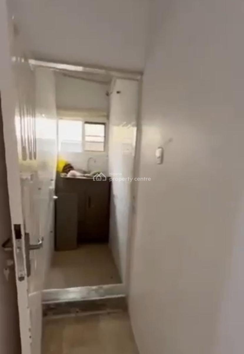 1 Bedroom Flat, Lekki Phase 1, Lekki, Lagos, Mini Flat (room and Parlour) for Rent