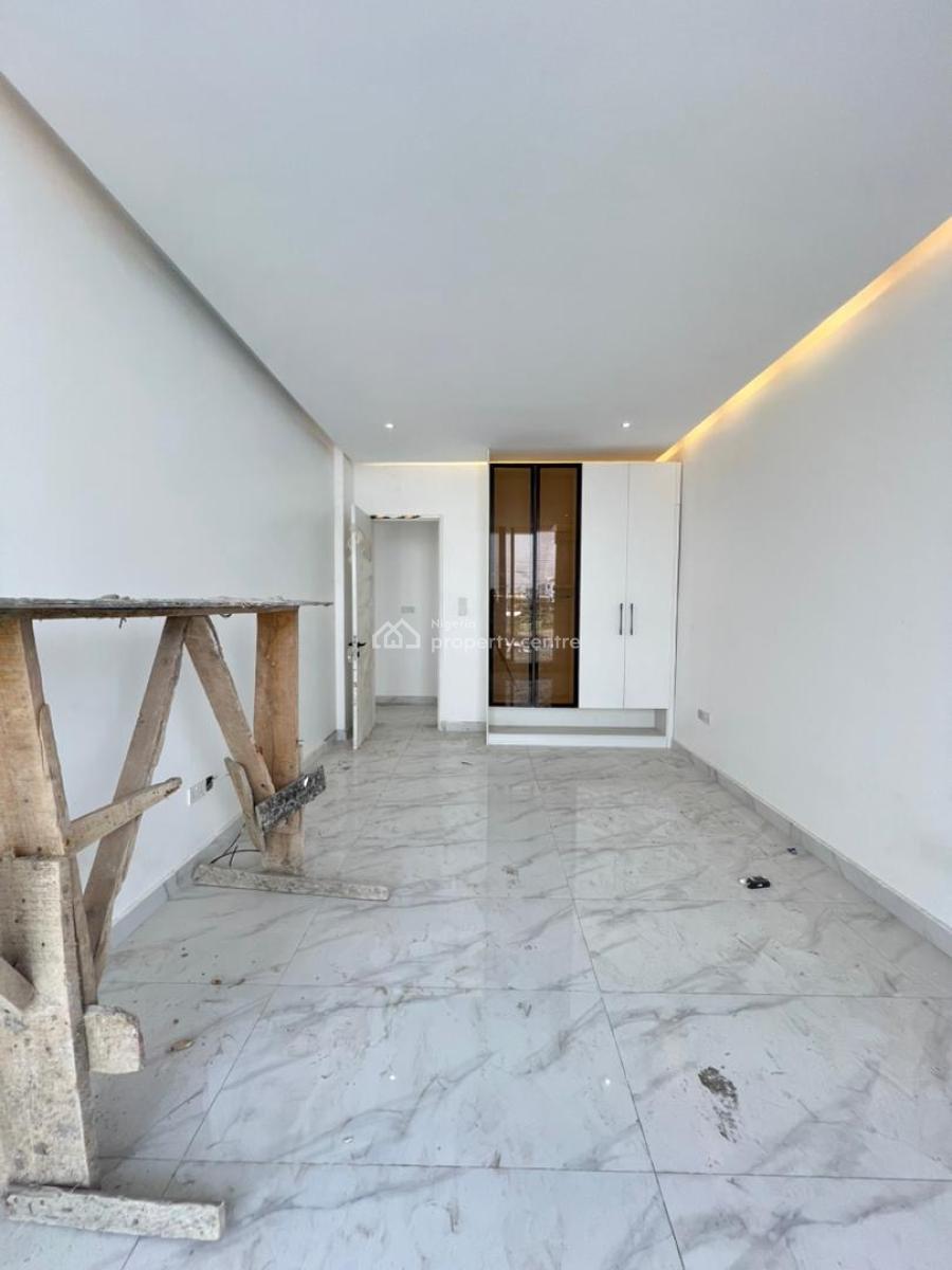 Decent 2 Bedroom Apartment with Swimming Pool, Lekki Phase 1, Lekki, Lagos, Flat / Apartment for Sale