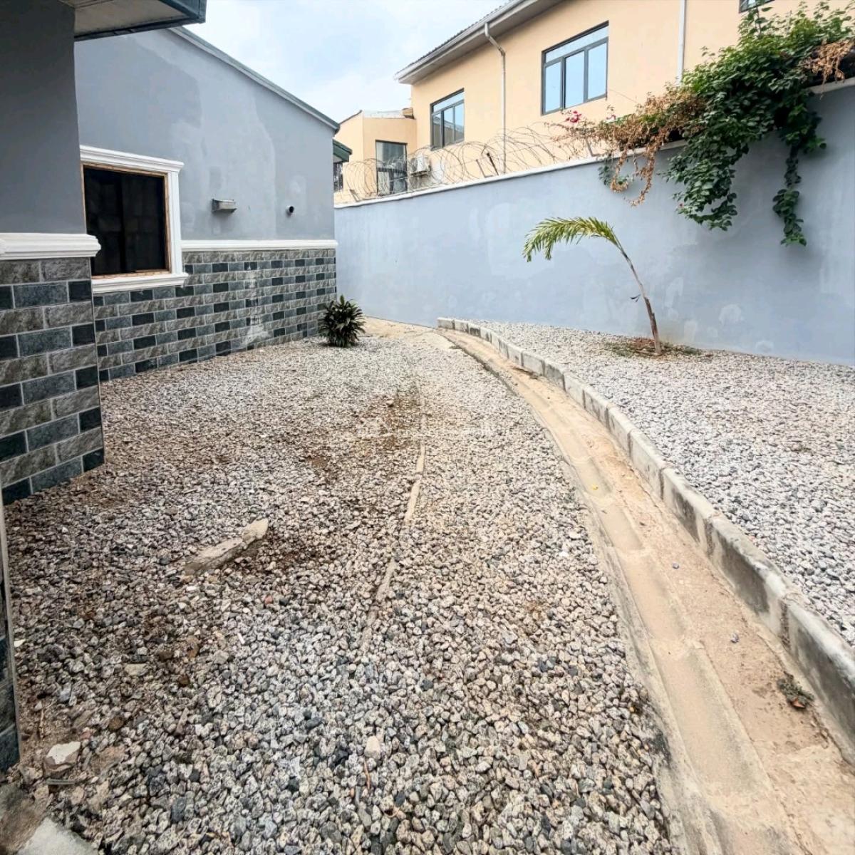 Residential Property Measuring 810sqm Available.  Location:, Maitama District, Abuja, Land for Sale