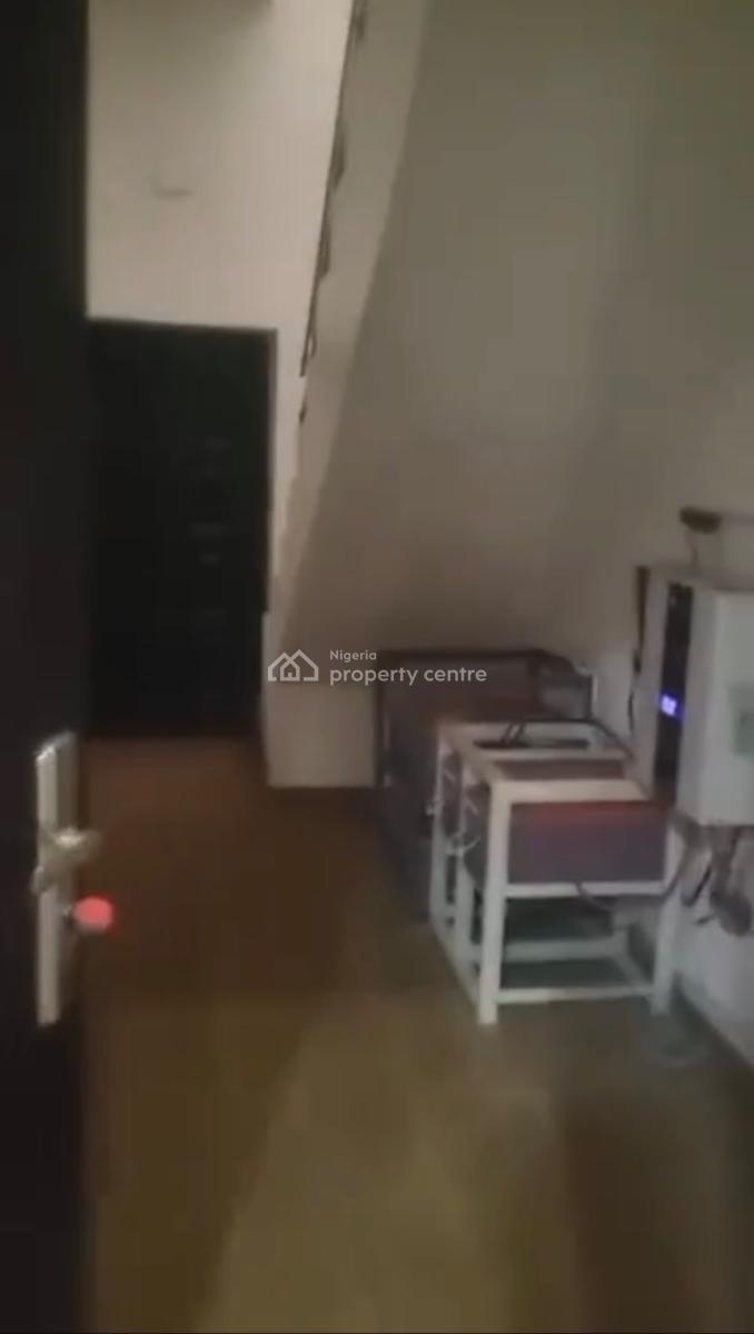 Distress 5-bedroom Duplex, Idu Industrial, Abuja, Semi-detached Duplex for Sale