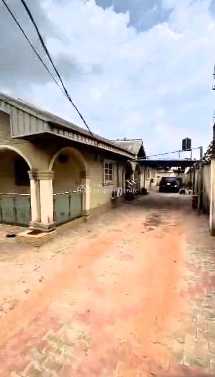 Ekenwan Road Urgent, Benin, Oredo, Edo, Block of Flats for Sale