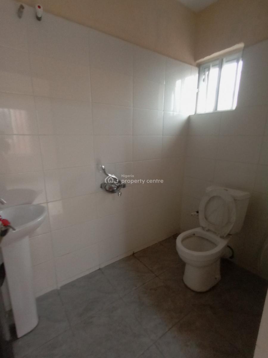 2 Bedroom Flat, Mobil Road, Ilaje, Ajah, Lagos, Flat / Apartment for Rent
