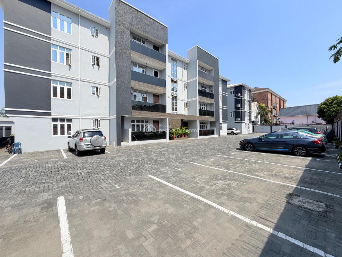 Stylish 3 Bedroom Apartment with Ps 5, Swimming Pool & Gym, Jeremiah Ugwu Street, Lekki Phase 1, Lekki, Lagos, Flat / Apartment Short Let