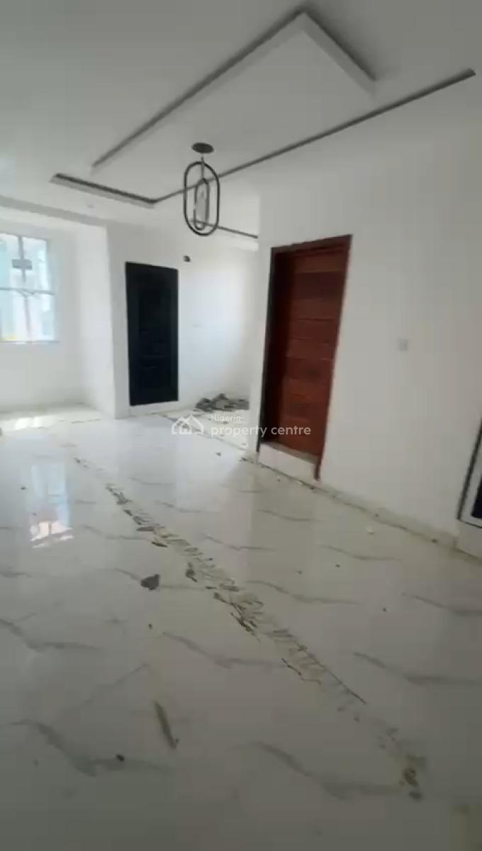 2 Bedroom Up Flat, Onike, Yaba, Lagos, Flat / Apartment for Rent