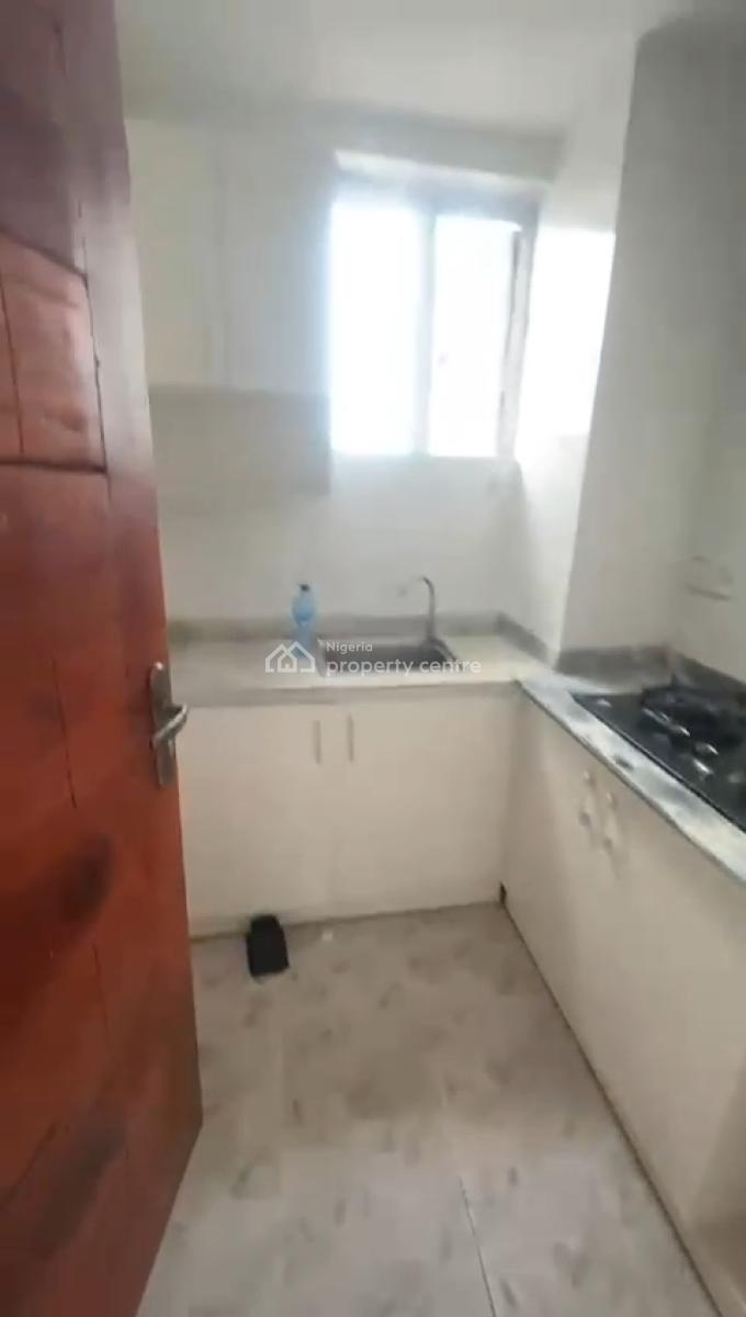 2 Bedroom Up Flat, Onike, Yaba, Lagos, Flat / Apartment for Rent