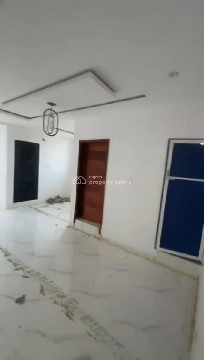 2 Bedroom Up Flat, Onike, Yaba, Lagos, Flat / Apartment for Rent