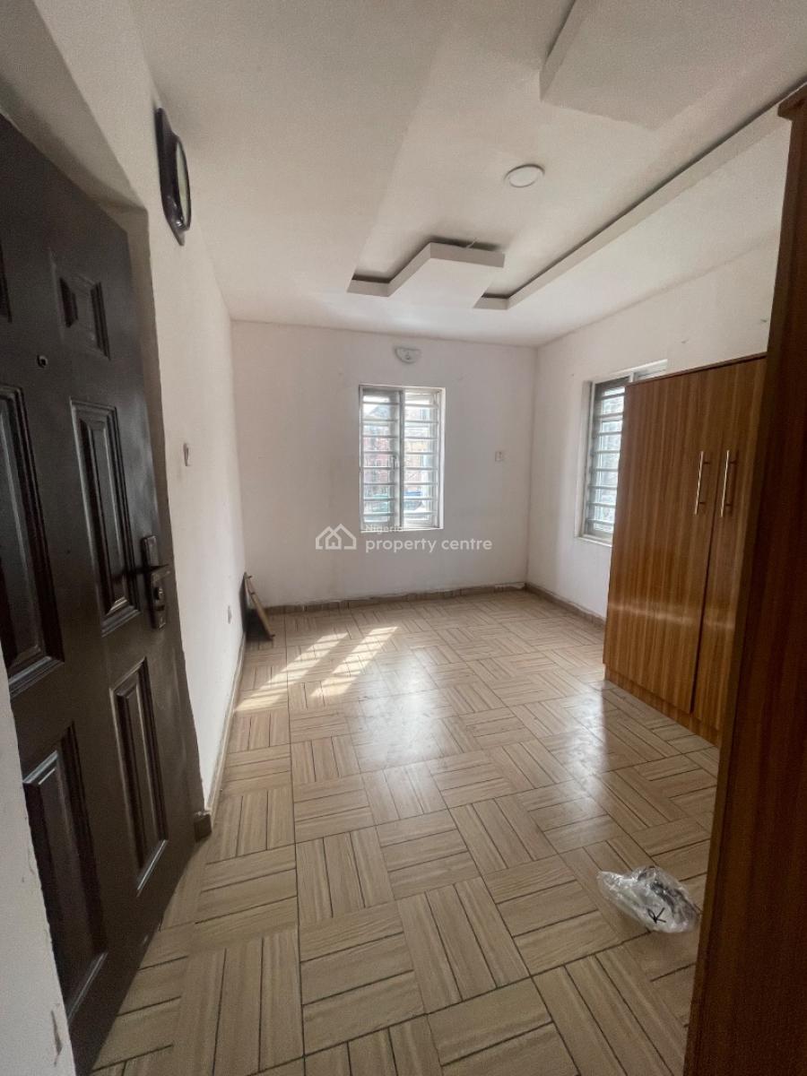 Neatly Used 2bedroom Flat, Yaba, Yaba, Lagos, Flat / Apartment for Rent