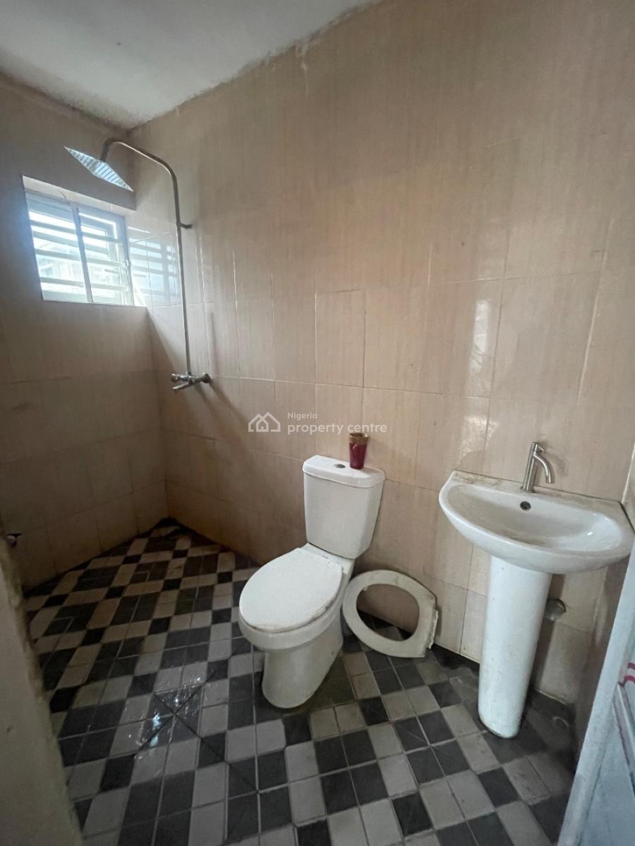 Neatly Used 2bedroom Flat, Yaba, Yaba, Lagos, Flat / Apartment for Rent