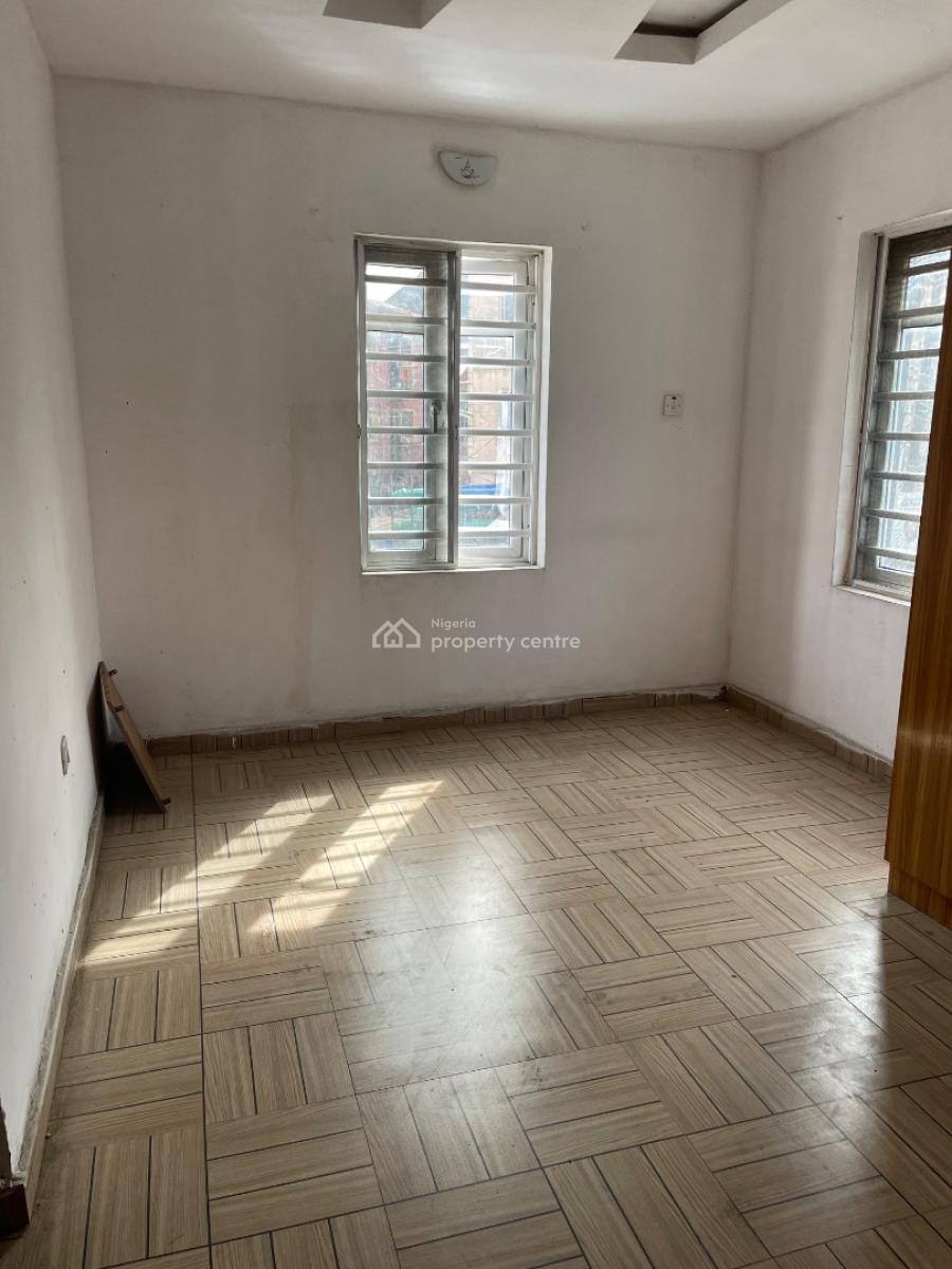 Neatly Used 2bedroom Flat, Yaba, Yaba, Lagos, Flat / Apartment for Rent