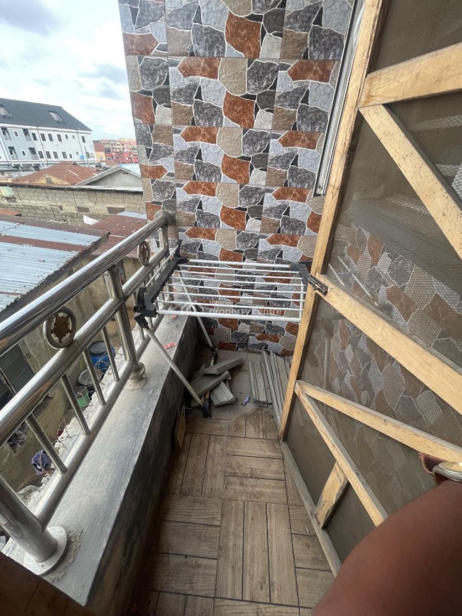 Neatly Used 2bedroom Flat, Yaba, Yaba, Lagos, Flat / Apartment for Rent