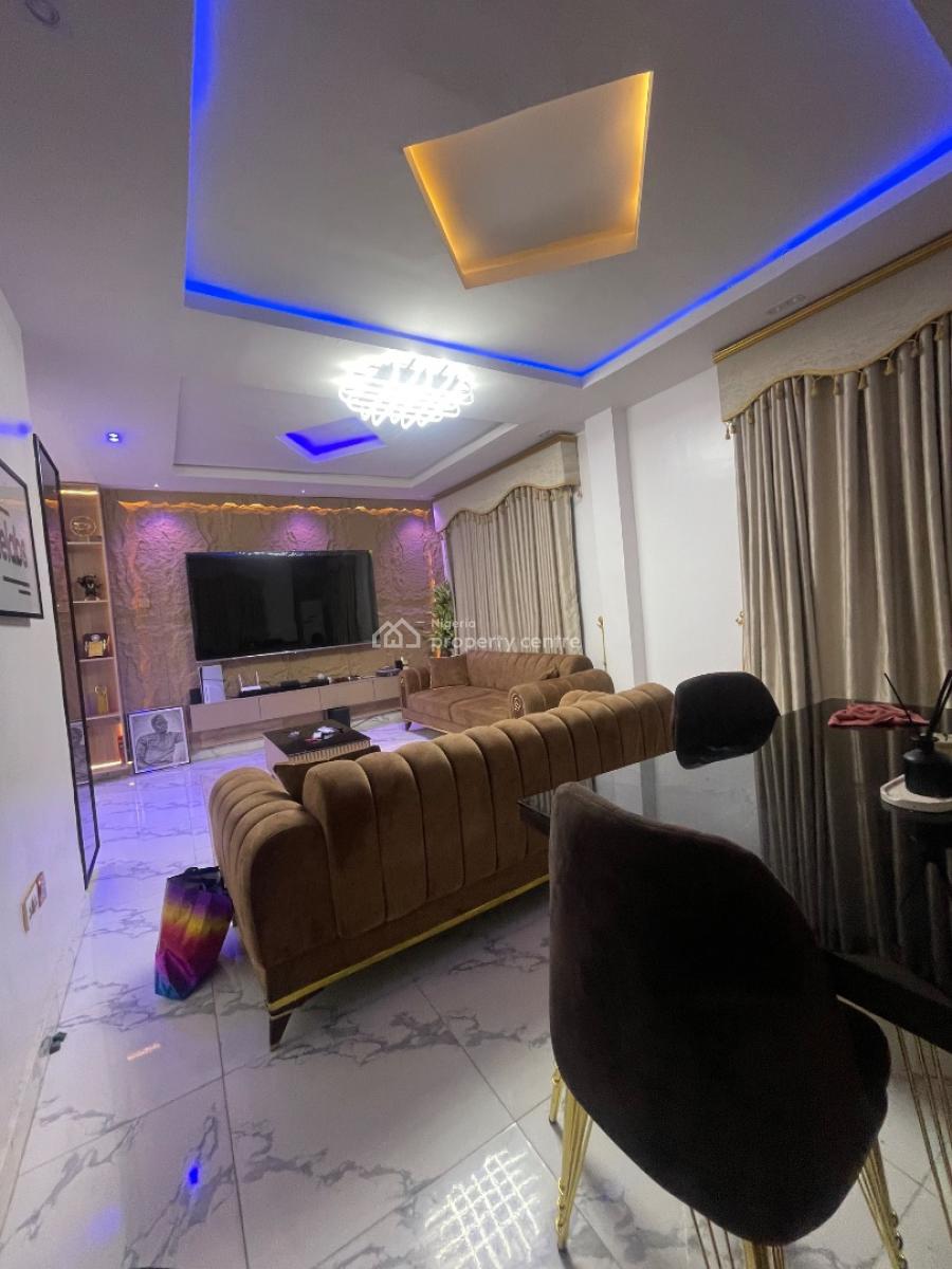 Neatly Used 2 Bedroom Flat, Queen Street, Alagomeji, Yaba, Lagos, Flat / Apartment for Rent