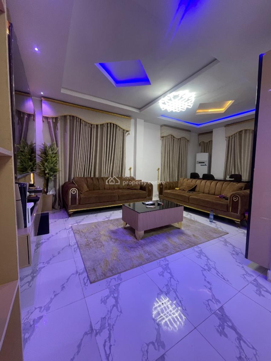 Neatly Used 2 Bedroom Flat, Queen Street, Alagomeji, Yaba, Lagos, Flat / Apartment for Rent