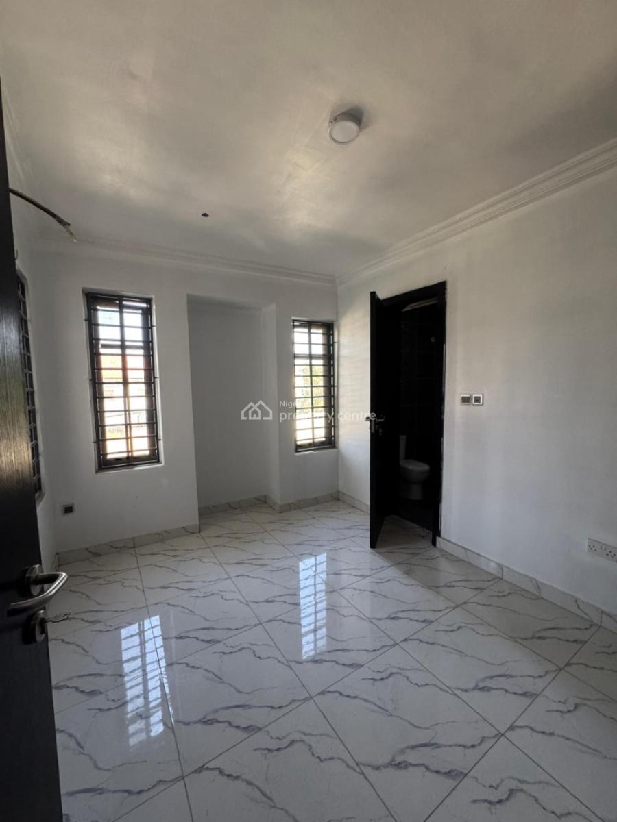 Well Maintained 3 Bedroom Flat, Chevron Drive, Lekki, Lagos, Flat / Apartment for Rent