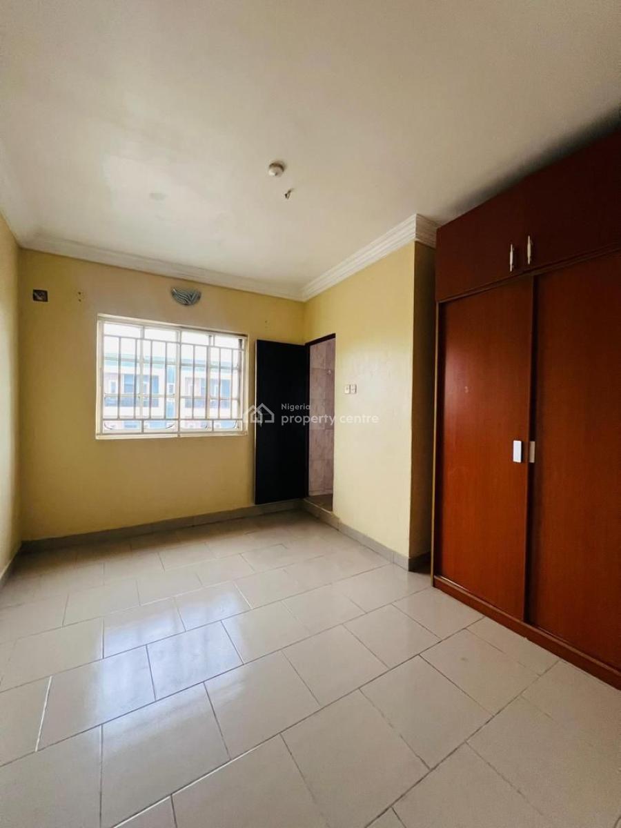 Distress 3 Bedroom Apartment in Adeniyi Jones Close to Shoprite, Beside Shoprite, Allen, Maryland, Alausa Secretariat, Adeniyi Jones, Ikeja, Lagos, Block of Flats for Sale