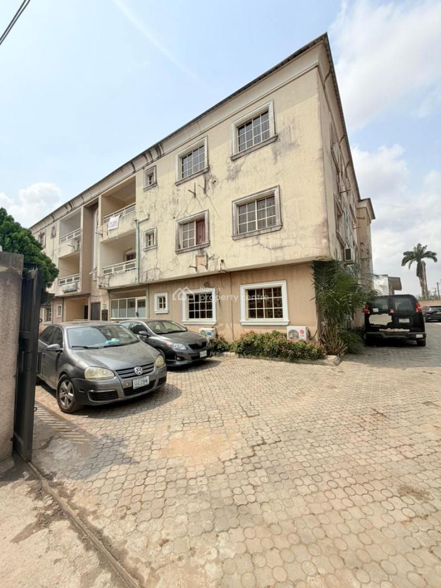 Distress 3 Bedroom Apartment in Adeniyi Jones Close to Shoprite, Beside Shoprite, Allen, Maryland, Alausa Secretariat, Adeniyi Jones, Ikeja, Lagos, Block of Flats for Sale