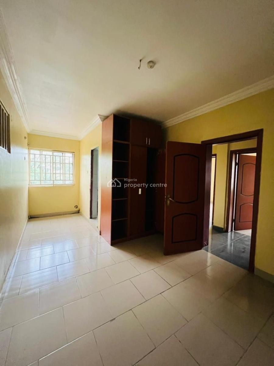Distress 3 Bedroom Apartment in Adeniyi Jones Close to Shoprite, Beside Shoprite, Allen, Maryland, Alausa Secretariat, Adeniyi Jones, Ikeja, Lagos, Block of Flats for Sale