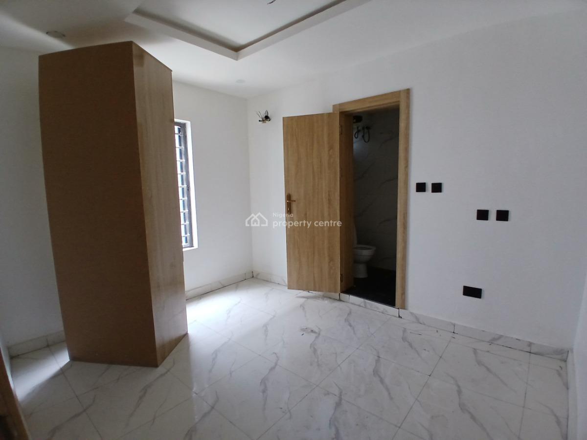 Luxurious 2 Bedroom Apartments, Ologolo, Lekki, Lagos, Flat / Apartment for Sale