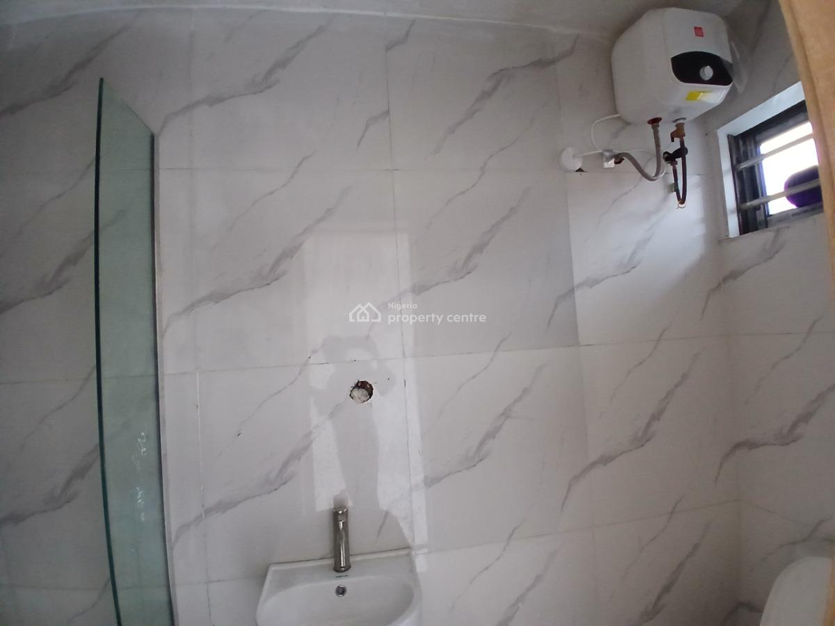 Luxurious 2 Bedroom Apartments, Ologolo, Lekki, Lagos, Flat / Apartment for Sale