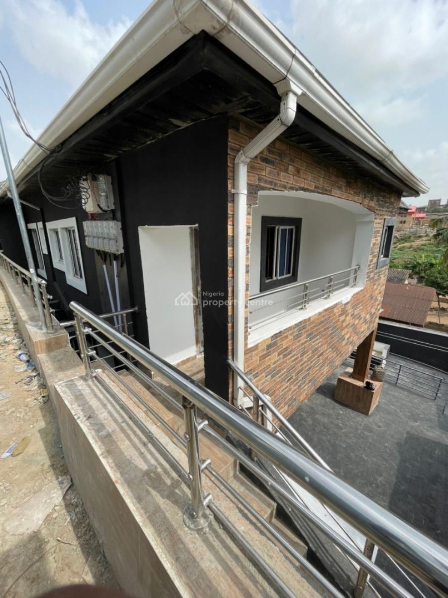 2bed, in a Gated Close Beside Omole Phase 2, Omole Phase 2, Ikeja, Lagos, Flat / Apartment for Rent