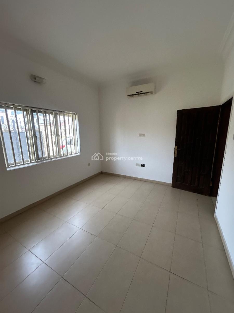 a Well Maintained and Spacious Serviced 3 Bedroom Apartment with Bq, Lekki Phase 1, Lekki, Lagos, Flat / Apartment for Rent