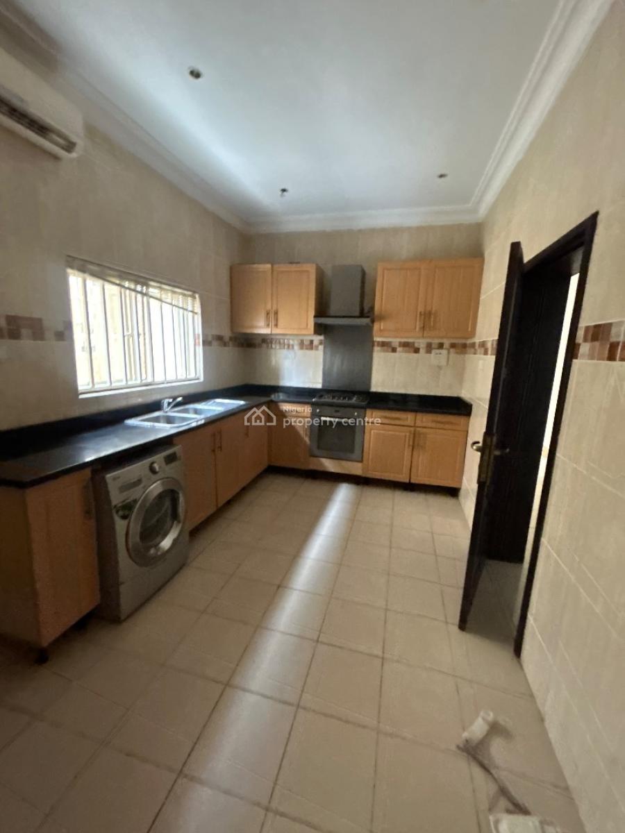 a Well Maintained and Spacious Serviced 3 Bedroom Apartment with Bq, Lekki Phase 1, Lekki, Lagos, Flat / Apartment for Rent