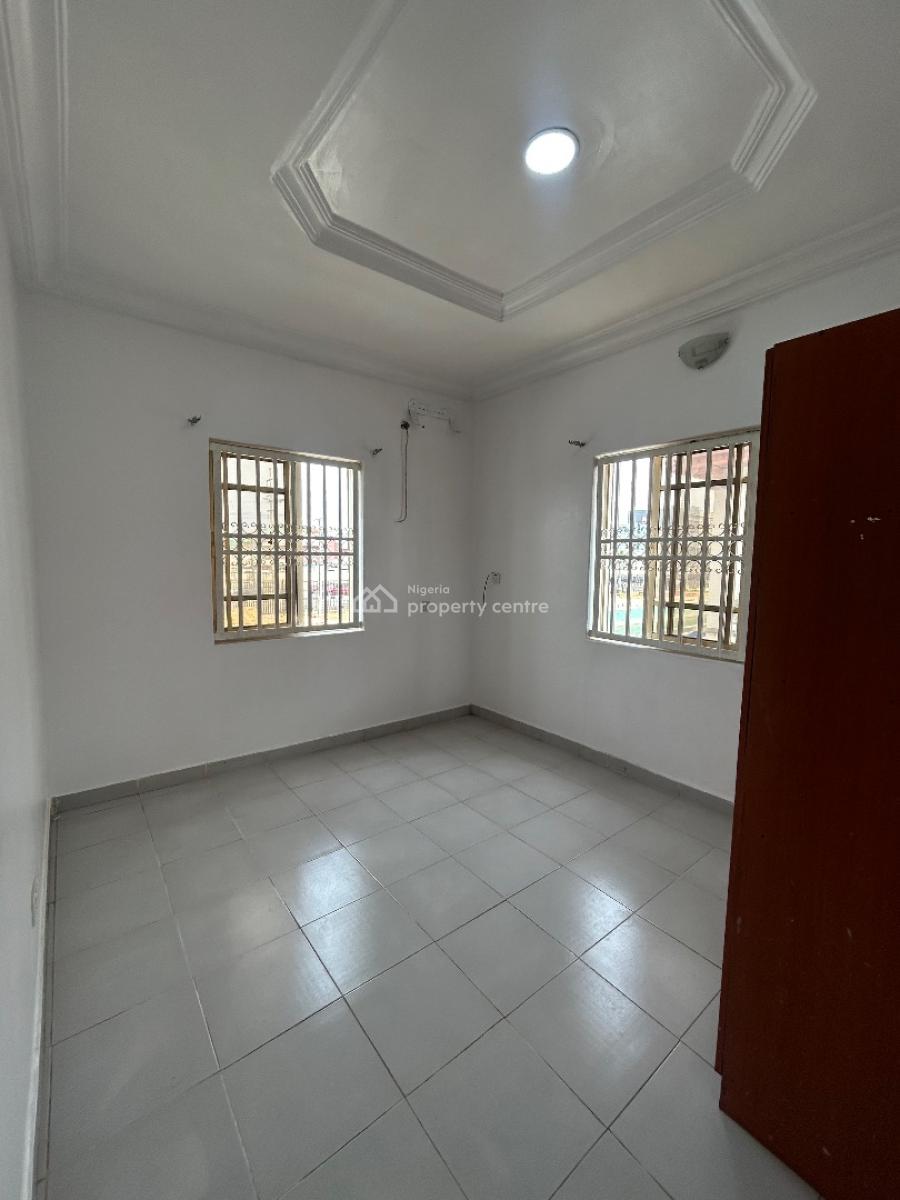 Well Maintained and Spacious Serviced 2 Bedroom Apartment, Lekki Phase 1, Lekki, Lagos, Flat / Apartment for Rent
