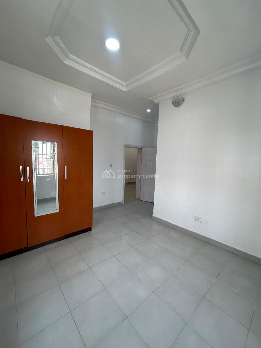 Well Maintained and Spacious Serviced 2 Bedroom Apartment, Lekki Phase 1, Lekki, Lagos, Flat / Apartment for Rent