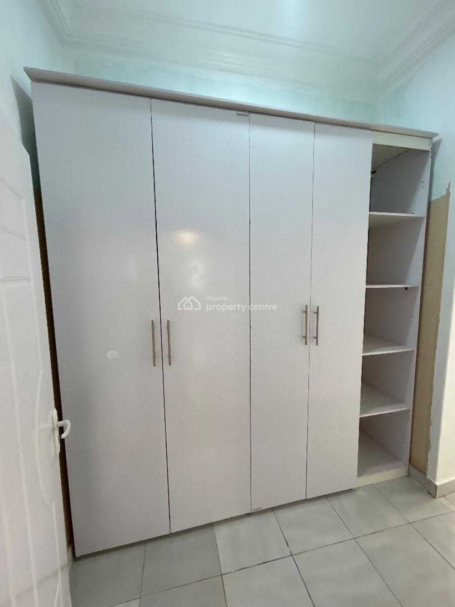 Well Maintained and Spacious Serviced 2 Bedroom Apartment, Lekki Phase 1, Lekki, Lagos, Flat / Apartment for Rent