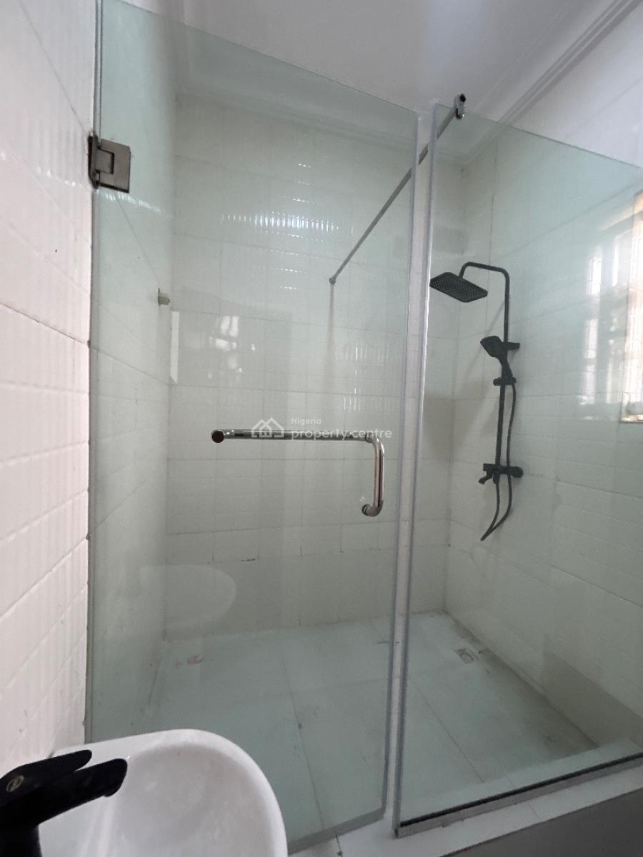 Well Maintained and Spacious Serviced 2 Bedroom Apartment, Lekki Phase 1, Lekki, Lagos, Flat / Apartment for Rent