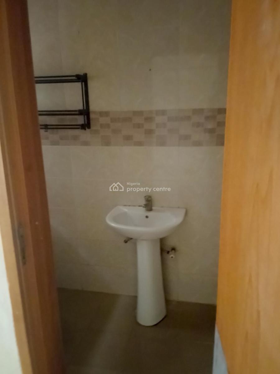 Well Maintained Two Bedroom Flat, Pedro, Pedro, Gbagada, Lagos, Flat / Apartment for Rent