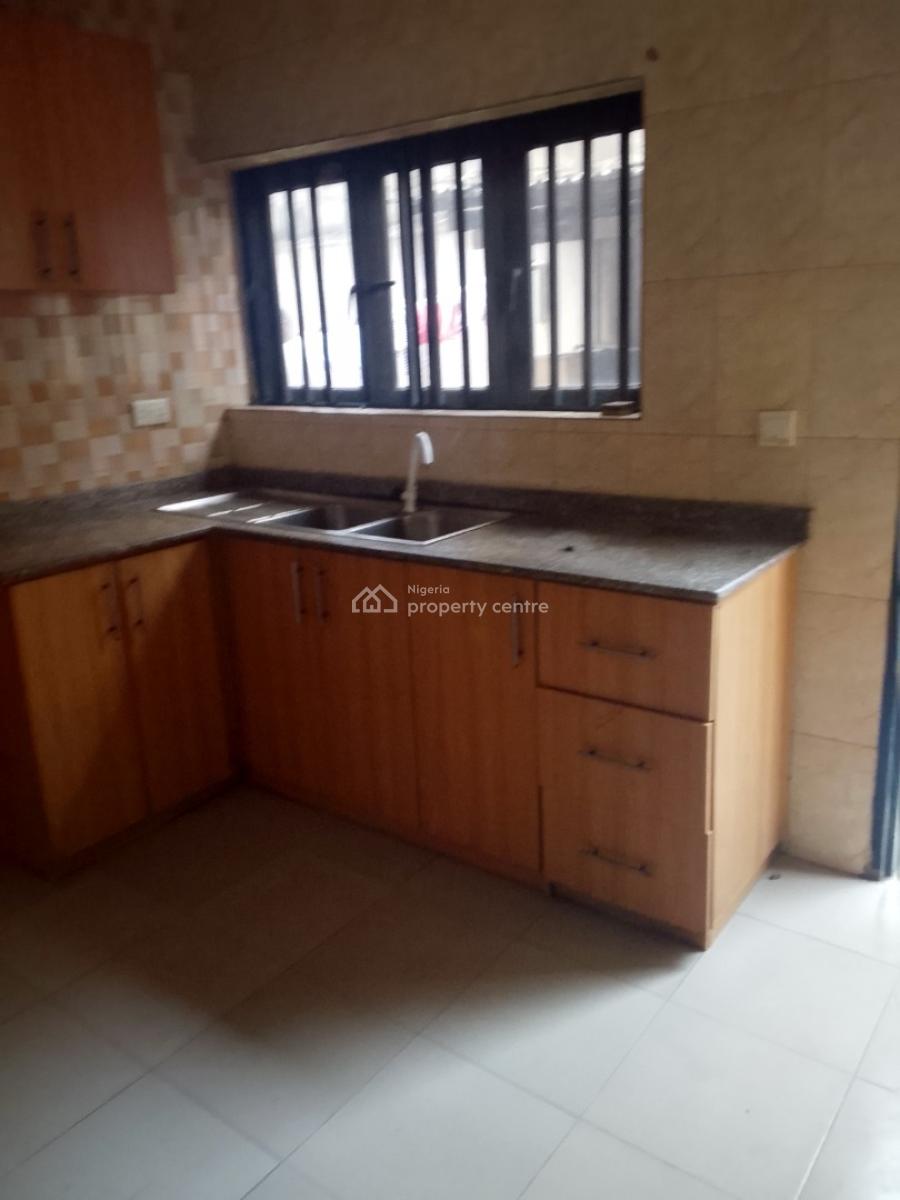 Well Maintained Two Bedroom Flat, Pedro, Pedro, Gbagada, Lagos, Flat / Apartment for Rent