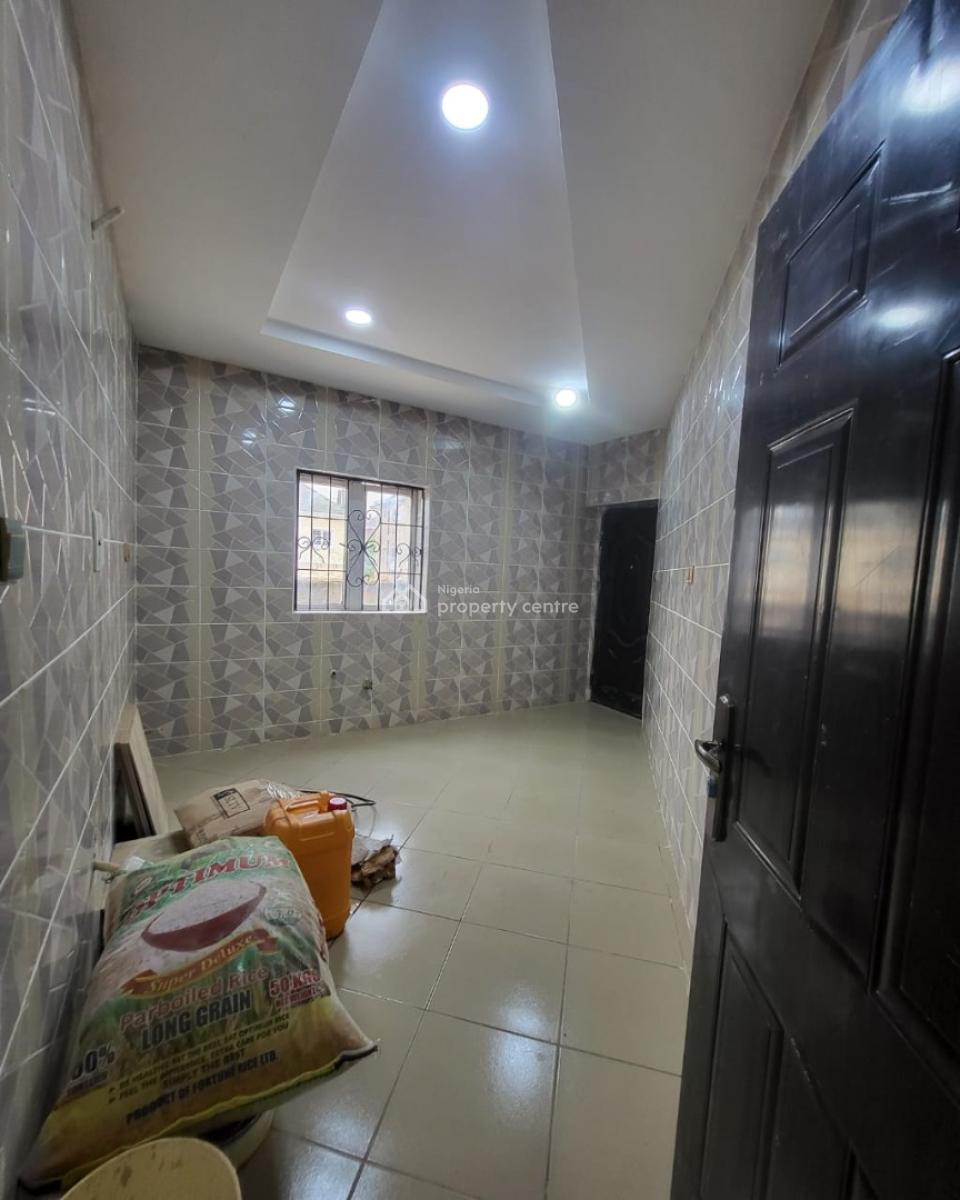 *superluxury 2bedroom Flat*, By American International School, Durumi, Abuja, Block of Flats for Sale