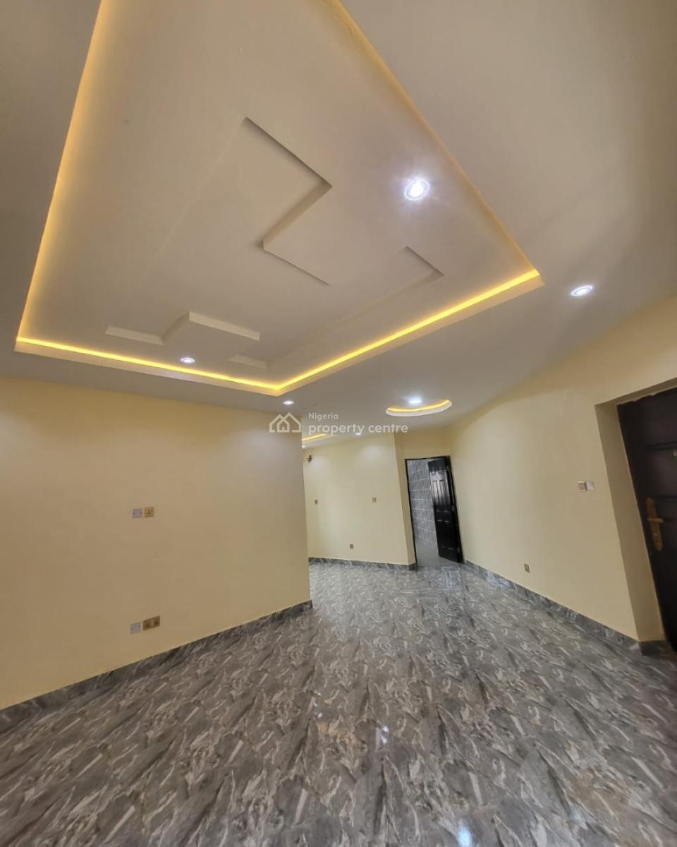 *superluxury 2bedroom Flat*, By American International School, Durumi, Abuja, Block of Flats for Sale