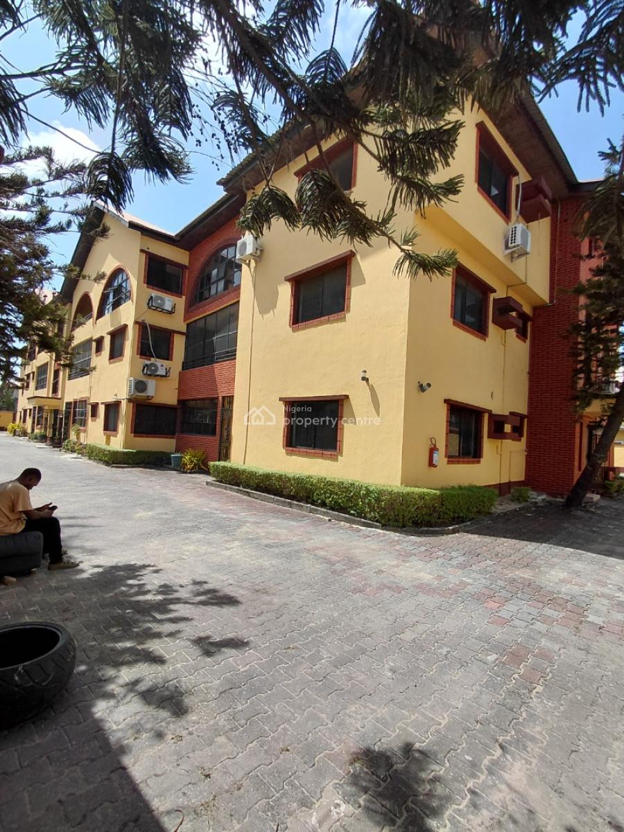 Spacious 3 Bedroom Apartment, Lekki Phase 1, Lekki, Lagos, Flat / Apartment for Rent