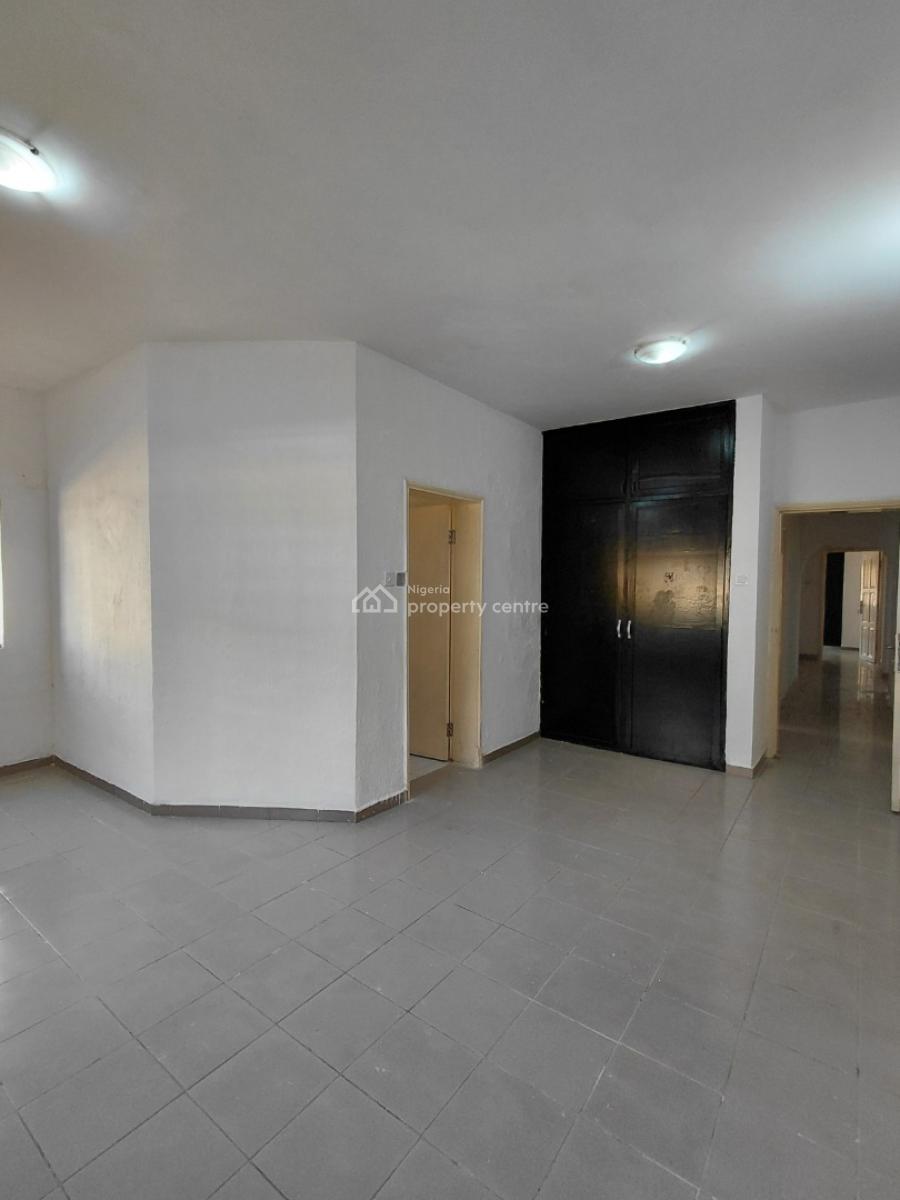 Spacious 3 Bedroom Apartment, Lekki Phase 1, Lekki, Lagos, Flat / Apartment for Rent