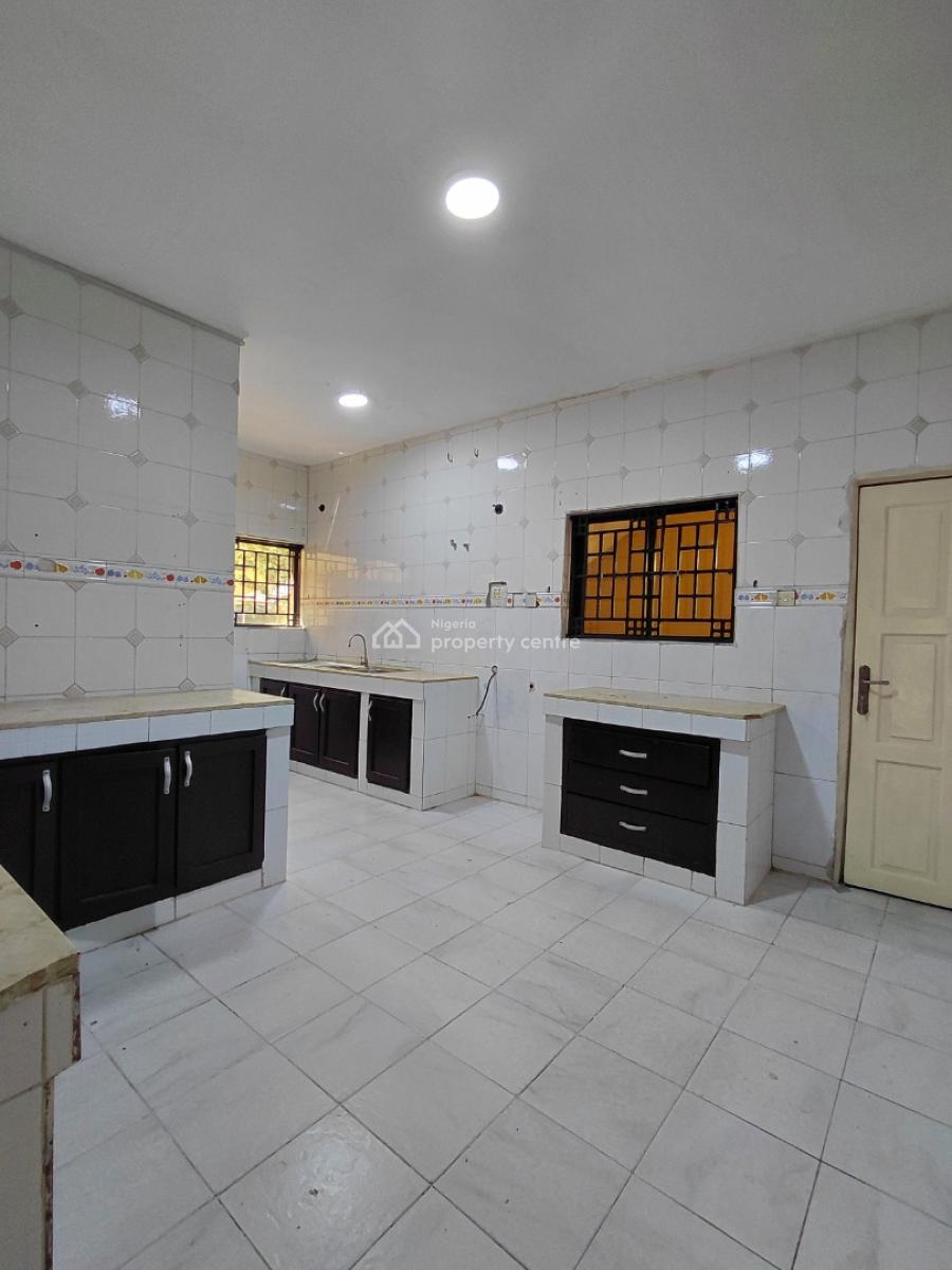 Spacious 3 Bedroom Apartment, Lekki Phase 1, Lekki, Lagos, Flat / Apartment for Rent