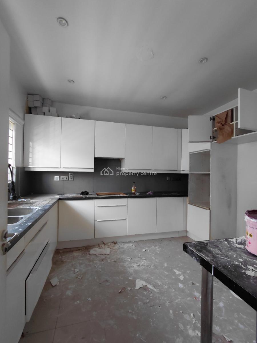 Nice 3 Bedroom Apartment with Rooftop Terrace, Lekki Phase 1, Lekki, Lagos, Flat / Apartment for Rent