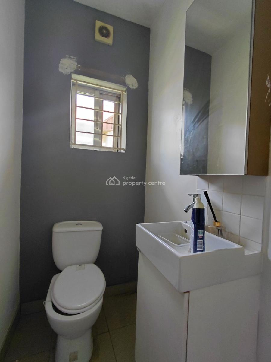 Nice 3 Bedroom Apartment with Rooftop Terrace, Lekki Phase 1, Lekki, Lagos, Flat / Apartment for Rent